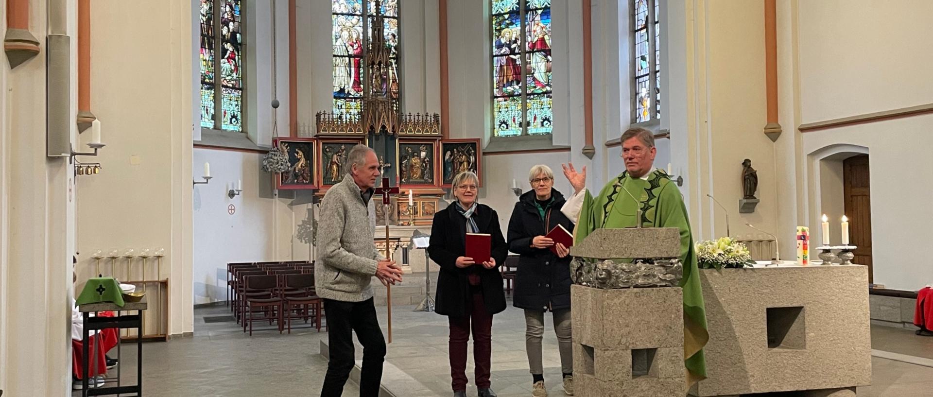 Einführung Leiter Wort-Gottes-Feier