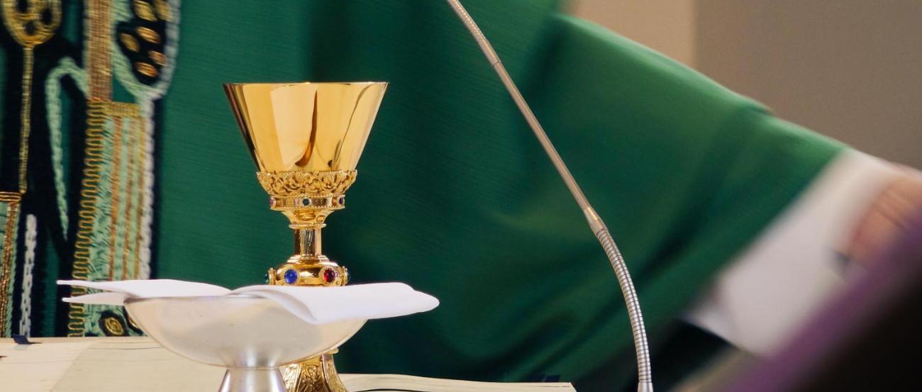 chalice-5995907_by_Sebastian_Strauch_pixabay_pbs