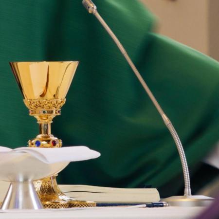 chalice-5995907_by_Sebastian_Strauch_pixabay_pbs
